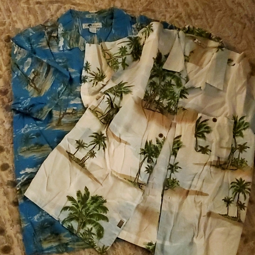 Set of 2 Hawaiian button down shirt